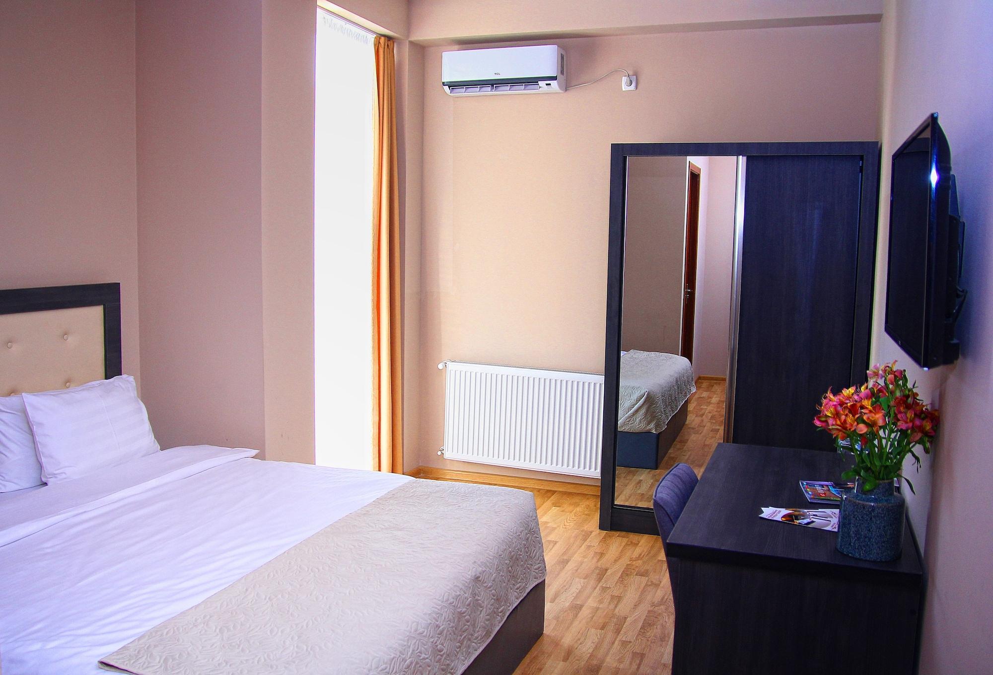 Hotel Rogalux Blue Tiflis Exterior foto