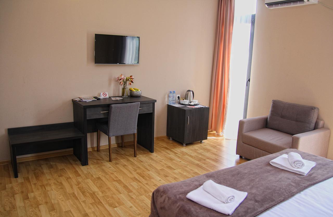 Hotel Rogalux Blue Tiflis Exterior foto